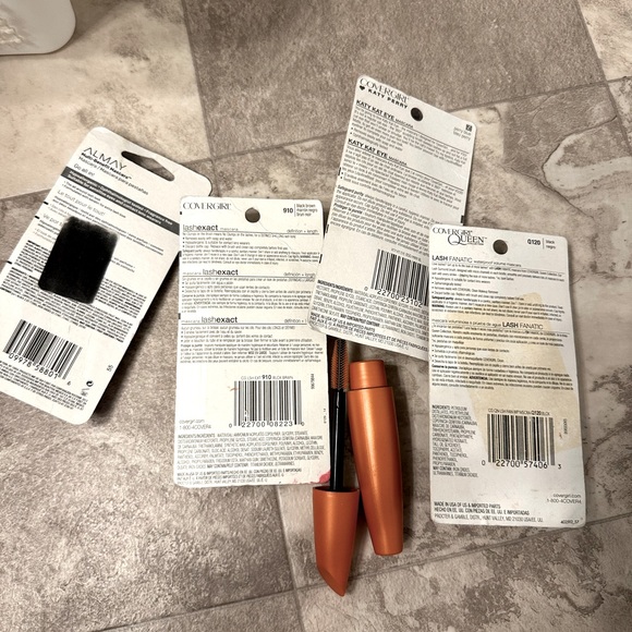 5 Mascaras - Picture 2 of 2